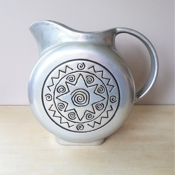 Pewter Wilton Armetale water pitcher. - Picture 1 of 5